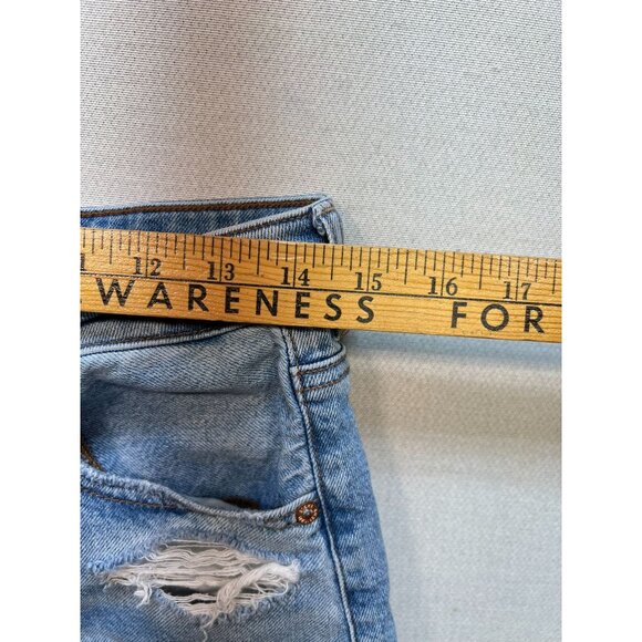 American Eagle Women's Strigid Mom Distressed Cut-Off Shorts Denim Size 6 Blue - Picture 8 of 12